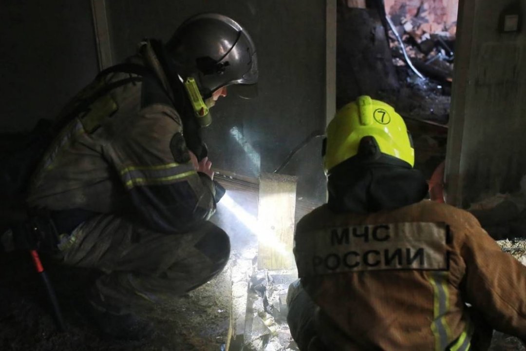 Спасатели МЧС России ликвидировали пожар в частном жилом доме в Ижморском МО