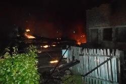 Спасатели МЧС России ликвидировали пожар в частной хозяйственной постройке в Ижморском МО